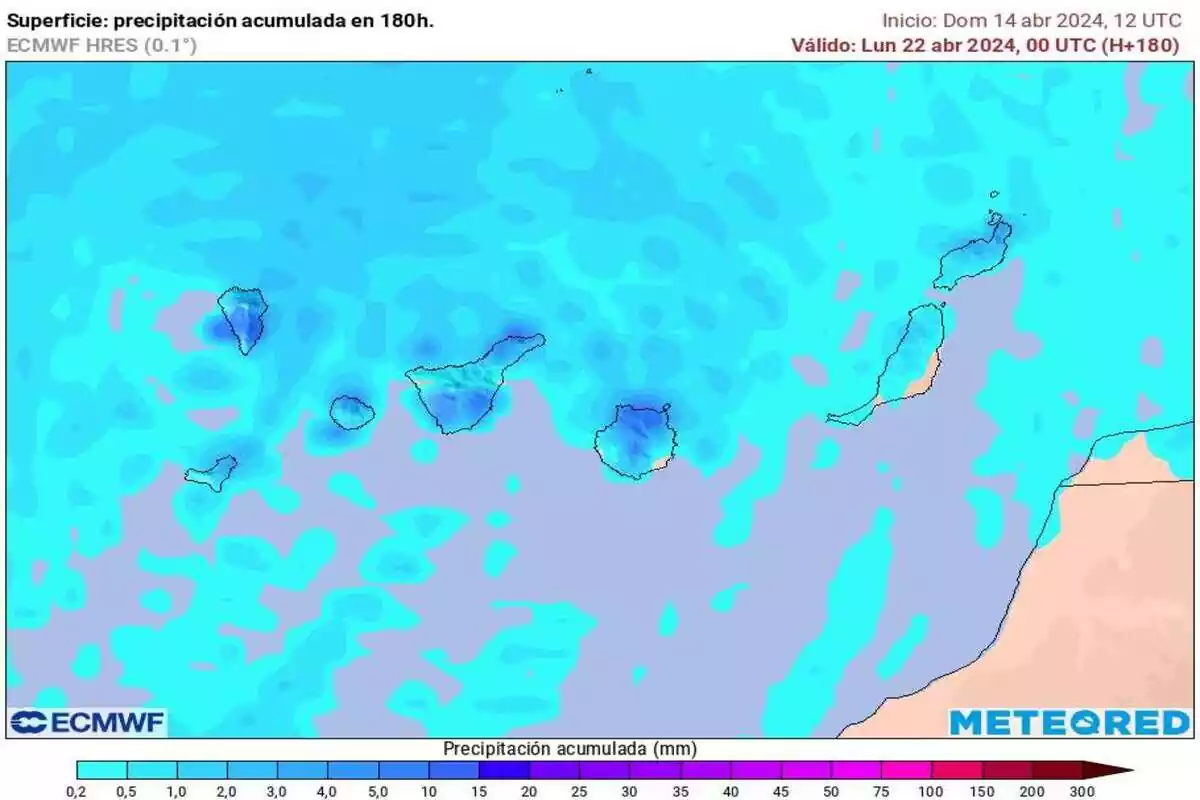 Mapa de las Islas Canarias mostrando la precipitación acumulada en 180 horas según el modelo ECMWF con una escala de colores que indica la cantidad de lluvia en milímetros.