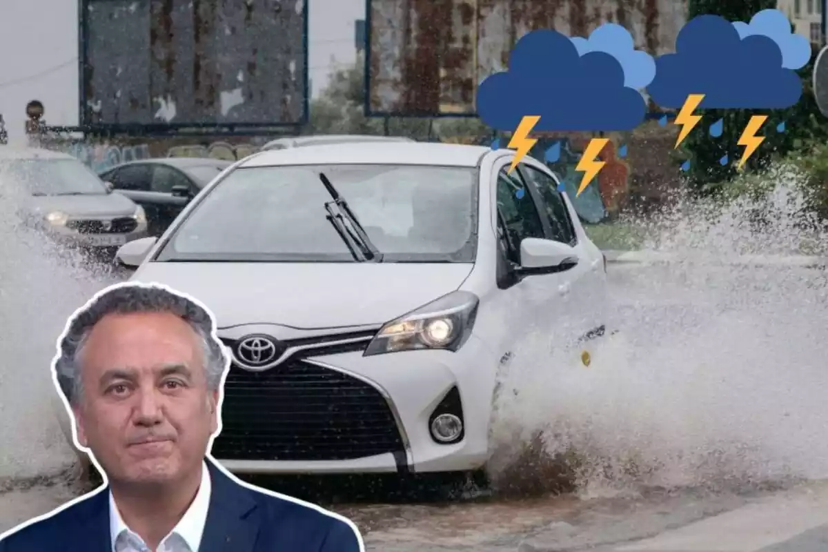 Un coche blanco atraviesa un charco en un día lluvioso con nubes de tormenta dibujadas en la parte superior y un hombre en la esquina inferior izquierda.